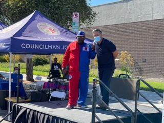 LAPDSouthBureau's tweet image. What a day, what a day!! Operation #NNO2021 was a total hit here at @LAPDSouthBureau We followed our Deputy Chief @LAPDReginaScott and here are some of the amazing moments we captured.  First stop @LAPDSoutheast.  If there is a dance floor, you'll always catch our Chief on it!