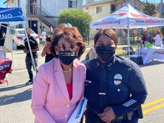 LAPDSouthBureau's tweet image. What a day, what a day!! Operation #NNO2021 was a total hit here at @LAPDSouthBureau We followed our Deputy Chief @LAPDReginaScott and here are some of the amazing moments we captured.  First stop @LAPDSoutheast.  If there is a dance floor, you'll always catch our Chief on it!