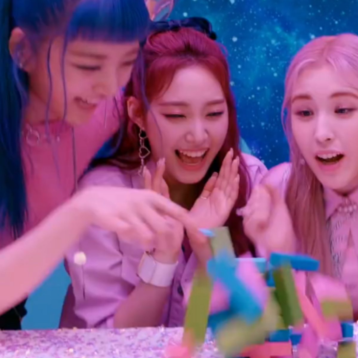 she is so adorable 😭
#조아 ♡ #위클리
