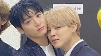 busan_princee's tweet photo. Jikook really said heads must be attached https://t.co/AuWjU6Gb4u