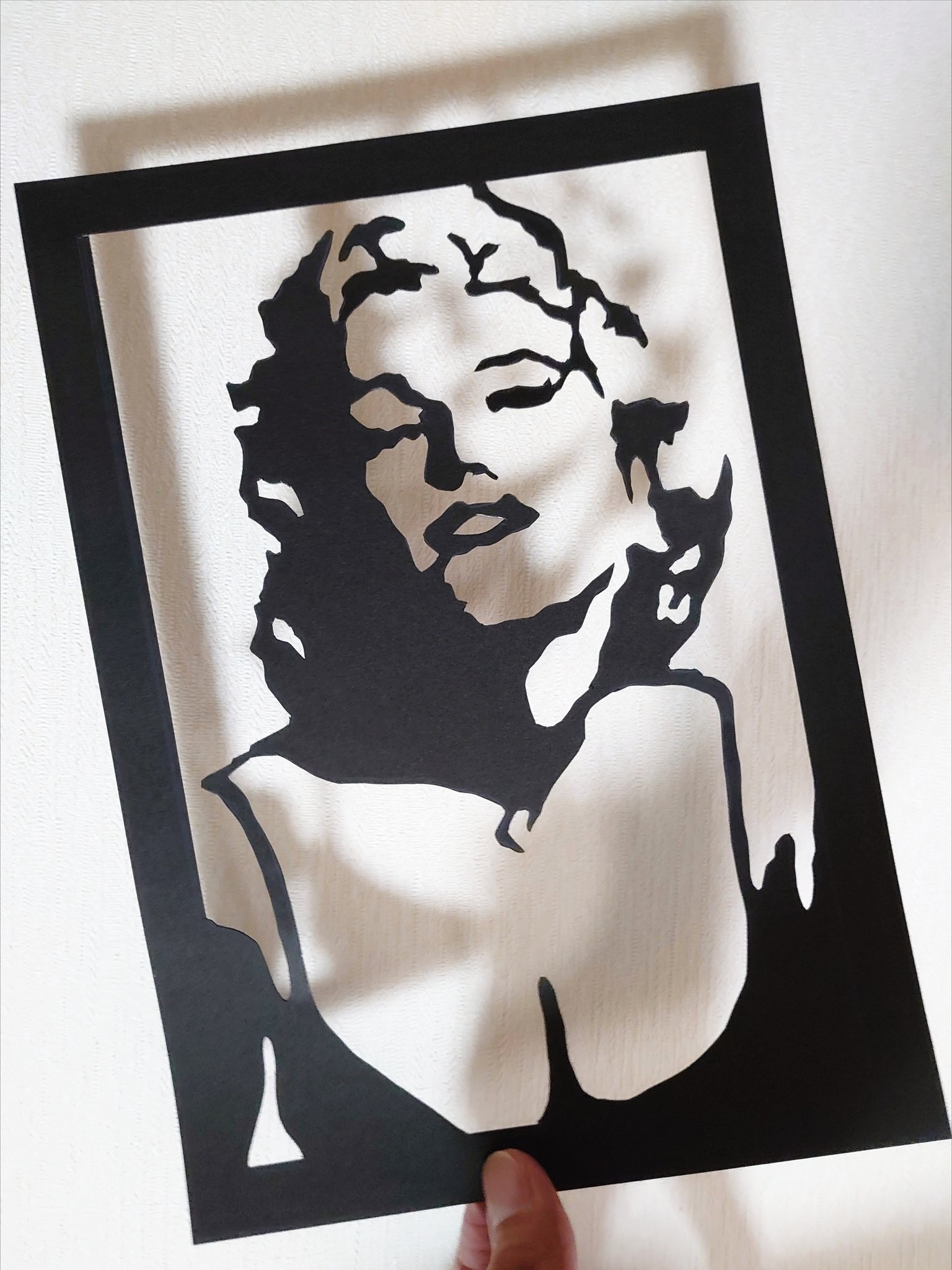 KARE　マリリン・モンロー切り絵 切り絵作家＊はっとりあすか | 下絵の段階で、マリリン