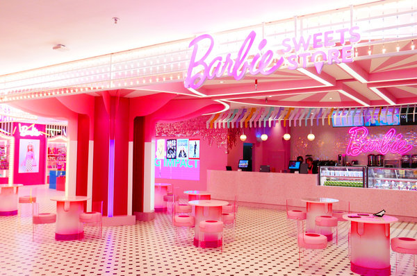 bicicleta Es pañuelo China Toy Expo on Twitter: "The physical "#Barbie Sweets Store" had its  grand opening in Guangzhou recently. The store follows Barbie's timeless  classic style with unlimited creative inspiration, presenting dreams,  fashion and