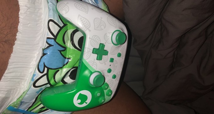 Diapers make good controller tables😵&zwj;💫😵&zwj;💫🥺😂 https://t.co/GzG7xn4msr<a href="/tag/newprofilepic"class="tags"><span>#newprofilepic</span></a>