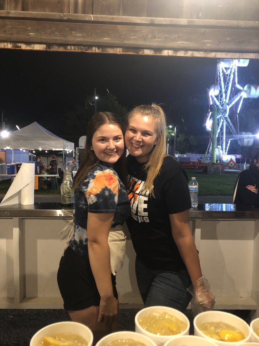destiny_divine_'s tweet photo. There really are only a few things I love more than being their coach. π§‘π€π€ Lemonade Stand 2021 is in the books! #PHScheer #PantherPride πΎ https://t.co/EaDKHWPuAr