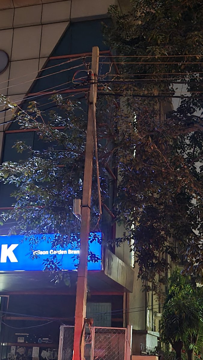 manojcs's tweet photo. @WRA560027 - Street light is missing from this electricity pole for many years now. This is on 10th Cross, Wilson Garden, at the HDFC bank. Kindly do the needful to get a new &amp; functioning street light installed. https://t.co/AC9sLXCQG2