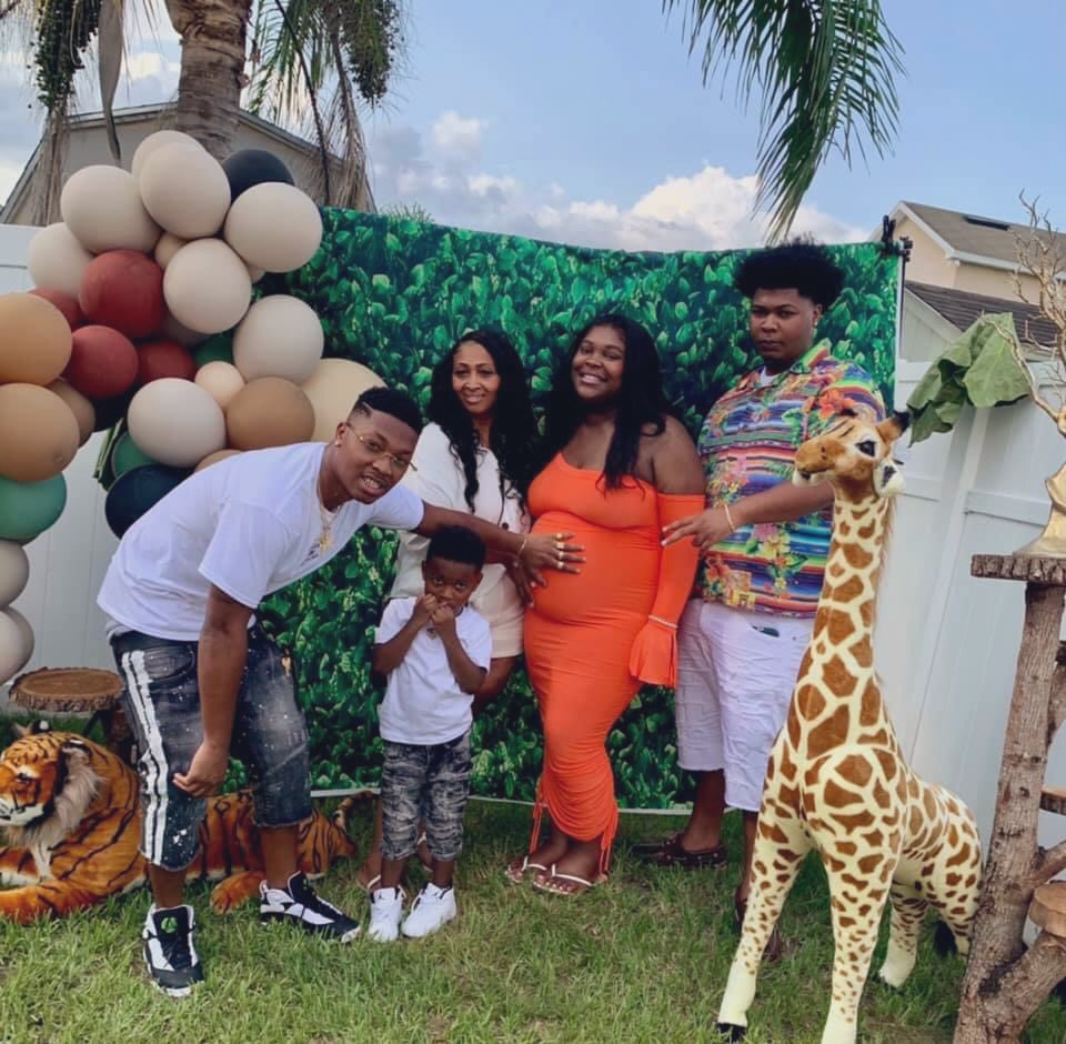 kingjohnfreeman's tweet photo. Family https://t.co/Y9BuZFUjol