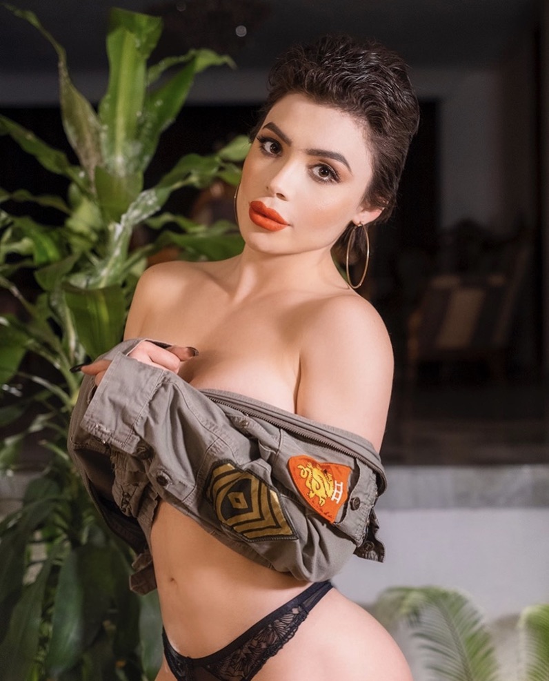 X 上的 HotSweetHome：「La divina Tracy Sáenz tiene una mirada y unas curvas que  nos atrapan. Dinos qué te gusta más de ella. Su contenido está en nuestra  Web. #sexy #bella #foto #HotSweetHome #
