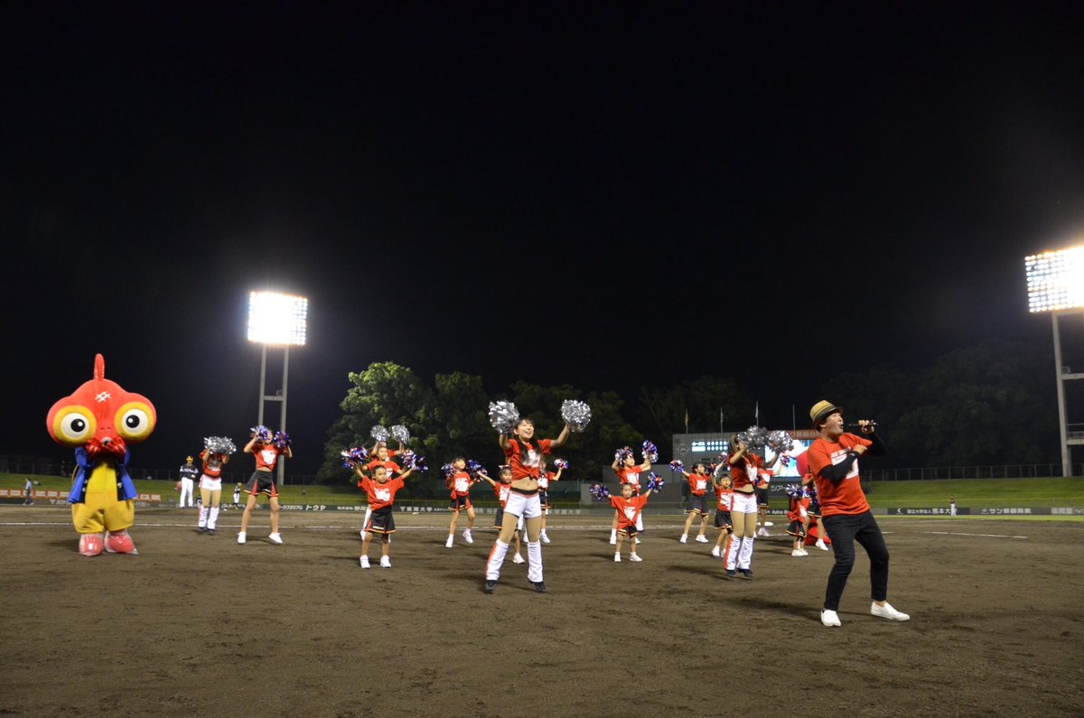 KpbProject's tweet photo. #火の国ファイヤーウィーク
【8月3日(火)】
#タイチジャングル さんに
球団歌『HINOKUNI SOUL』を生歌披露していただきました❗️
#KENVOLCANO さんとともに本日も出演‼️
手拍子、タオル回しで一緒に盛り上がりましょう🔥
#火の国サラマンダーズ
#九州アジアリーグ https://t.co/nZg6HYSiEx