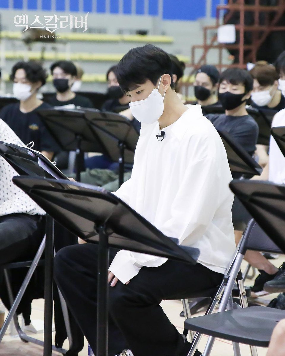 DK_musical's tweet photo. 뮤지컬 엑스칼리버 송스루 현장 스케치 #도겸 아더⚔

검이 한 사람을 왕으로 만드니, 멋진 꿈을 향해서 가리라 https://t.co/6oOYSwCeAR