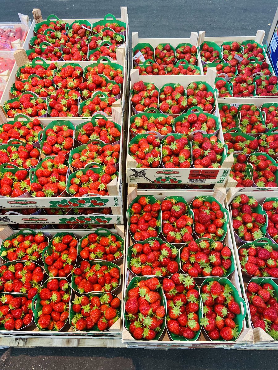 Comme une grosse envie de 🍓 Mara des bois #MadeInFrance ! Amis <a href="/Monprimeur/">Monprimeur</a> <a href="/FrankyFraise/">franck mighirian</a> vous attend demain matin sur <a href="/marchederungis/">Marché de Rungis</a> #IYFV2021