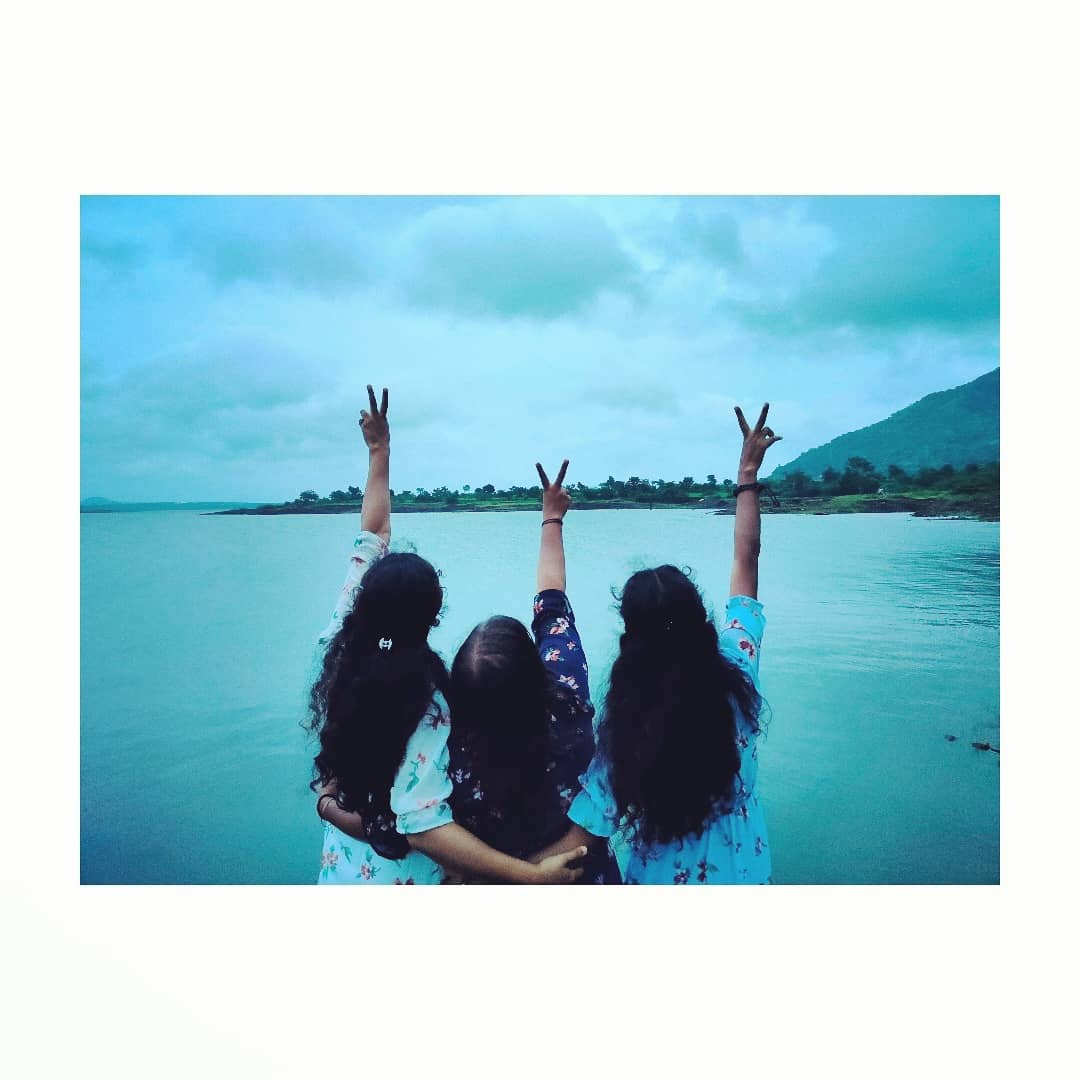 GudadheAsmita's tweet photo. This trio make me laugh little harder and smile a lot more.....🍁🤍 @kaumudibhartiya @shivanigujar96

#yaari
#triolove
#naturelovers 
#loveyou https://t.co/MdxuR6CSjA