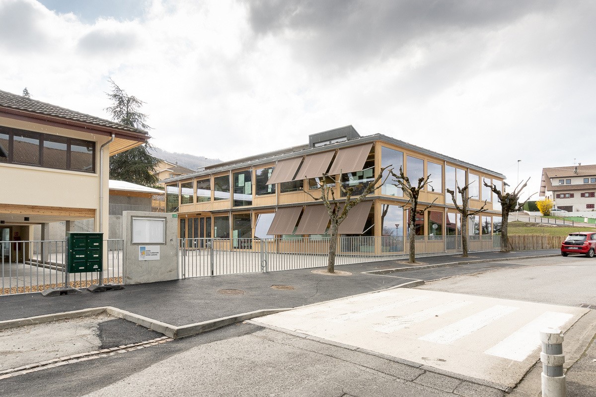 BoisDesAlpes's tweet photo. 🔎Focus sur les équipements de service public de #Neuvecelle réalisés en #boislocal #certifié #BoisdesAlpes™ !
📷© atelierpng - https://t.co/gdjujMP29N
👉Plus d'infos sur : https://t.co/dCdTO2KBWu https://t.co/H0ISbLt6uJ