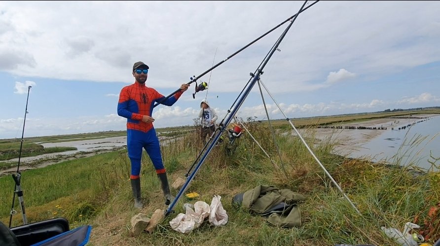 BillyRayMansell's tweet image. Giving my new light weight Spider-Man suit a test with thanks to the amazing support from @Rubies_UK #UnlockYourImagination ❤💫
#FindYourPower 💥 @SuperheroTri