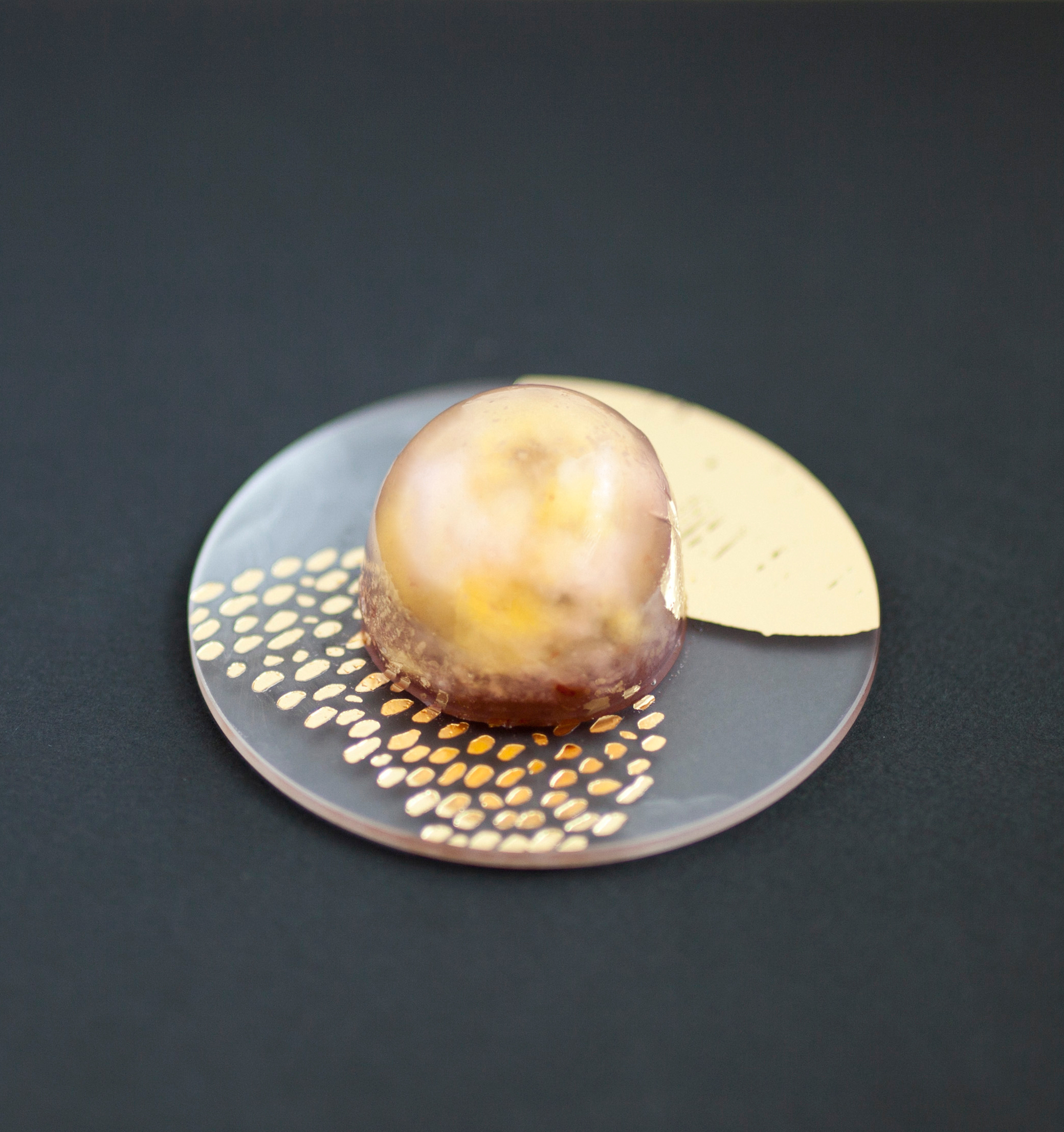 تويتر 暦生活 こよみせいかつ على تويتر 和菓子ばこ には 花火をモチーフにした和菓子が2つ入っています ひとつは 川の水面に映る花火を表現した こちらのお菓子 菓銘は 水花火 夜空の花火は美しく目を奪われますが 水に映る花火も味わい深いものです