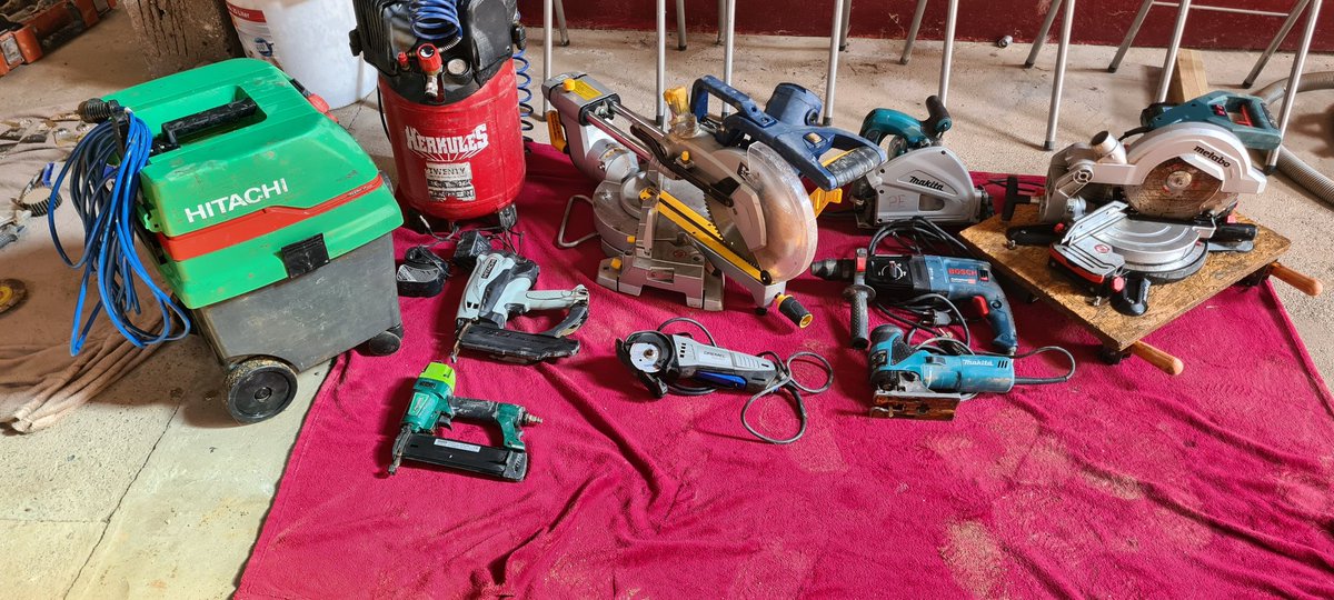 ‼️Pausenbeschäftigung‼️
*Achtung, enthält unbezahlte Werbung* (Spenden der genannten Firmen gern gesehen)
Wie ihr vielleicht mitbekommen habt, haben <a href="/ZIVD_eV/">ZIVD e.V.</a> und ich (mit Erlaubnis der Besitzer) Elektrowerkzeuge aus dem Schlamm gezogen und vor dem sicheren matschigen Schlammtod