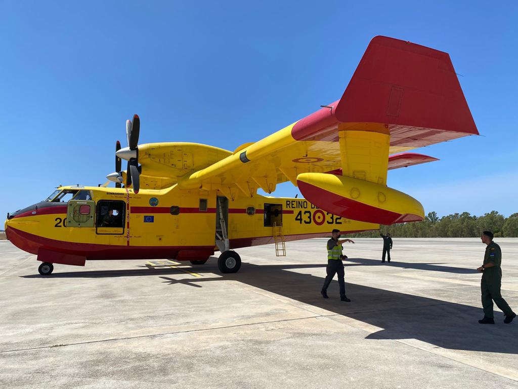 EmbEspTurquia's tweet photo. 🇪🇸🇪🇺Spain has sent 3⃣aircraft to fight the wildfires in solidarity with our Turkish allies 🇹🇷 Two CL-415 firefighting planes are flying since Tuesday, dropping hundreds of tons of water on the fires 💧💧🔥
#SpainwithTurkey https://t.co/eLY3xnzJdP