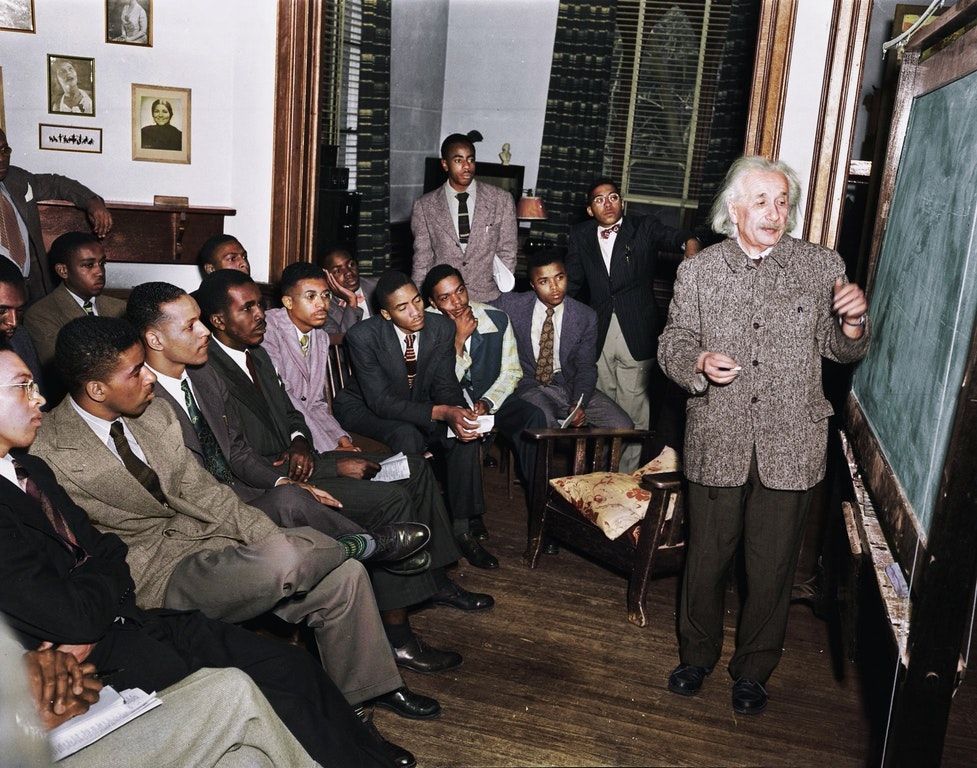 RT @Jevaughn_Brown: Albert Einstein teaching at Lincoln University, (1946) https://t.co/OSmfl47KY6