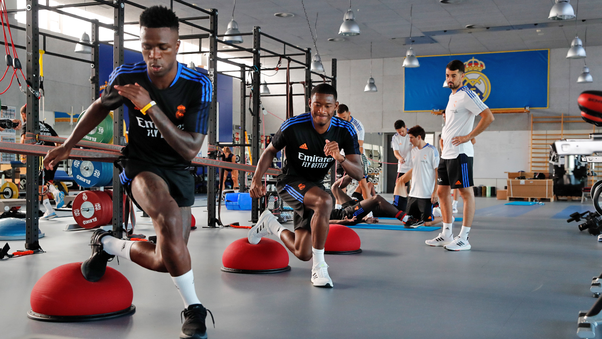 realmadriden's tweet photo. 💪 #WednesdayMotivation
🇧🇷 @vinijr
🇦🇹 @David_Alaba https://t.co/CVugvmifPT