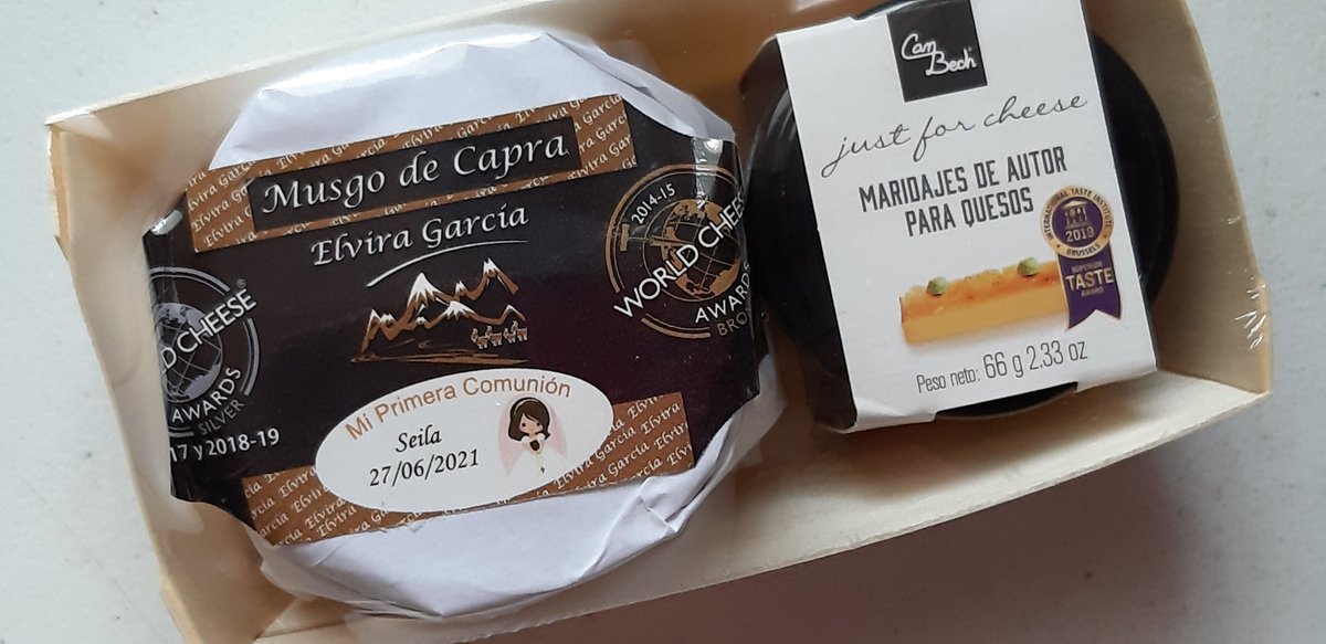 QuesosElviraGar's tweet photo. Regalos para días y personas especiales. Nuestro Musgo de  Capra y @canbech .Porque nos gusta ser distintos. #QuesosElviraGarcía #ElBarraco #somosquered #FelizMiercoles https://t.co/3HgMIZkg4V