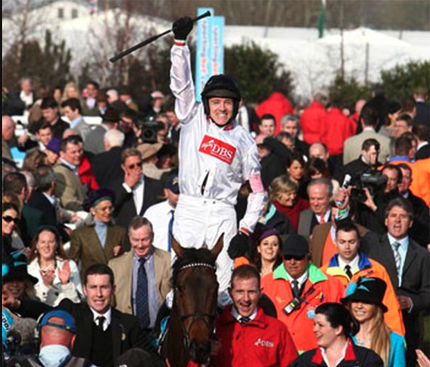 MarkWalsh's tweet photo. 🎙️ Horse Racing Heroes Podcast🎙️

🏇 FINIAN'S RAINBOW ⚫️⚪️

🗣 Conor Murphy
🗣 Barry Geraghty

🏆 2012 Queen Mother Champion Chase winner

Sponsored by @HRIRacing #EveryRacingMoment

Listen now: 
Apple: https://t.co/S2H4gl3HmF
Spotify: https://t.co/vF0U3y5hvX

RTs appreciated. https://t.co/hSGHEGUdjn