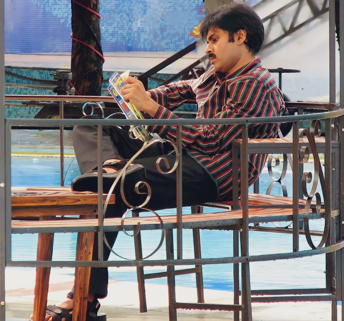 Thyview's tweet photo. Throwback still of Power ⭐ #PawanKalyan #Jalsa #BheemlaNayakOnSets https://t.co/IGbZiIdEY4