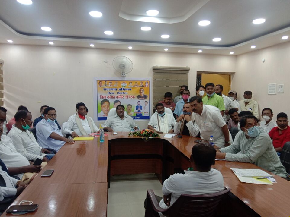 INCJharkhand's tweet photo. आज झारखंड प्रदेश कांग्रेस अध्यक्ष @DrRameshwarOra1 जी की उपस्थिति में सिमडेगा में सदस्यता अभियान का शुरूआत किया गया। कार्यक्रम में झारखंड सदस्यता अभियान प्रभारी श्री @alokdubeyINC, विधायकद्वय विक्सल कोंगाड़ी, @bhushan_bara जी सहित जिला कांग्रेस कमिटी उपस्थित रहे।

@SinghRPN https://t.co/vRXRkxBBHV