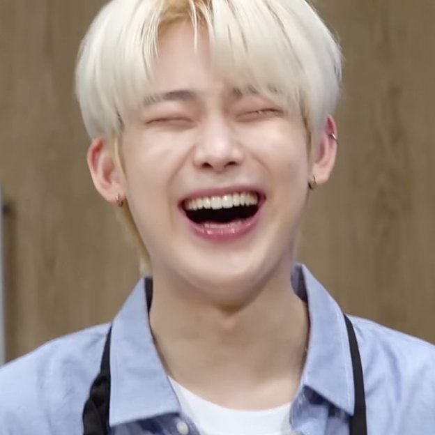 foxiesunoo's tweet photo. he’s so full of happiness and love :( https://t.co/tkX7QhL8Oi