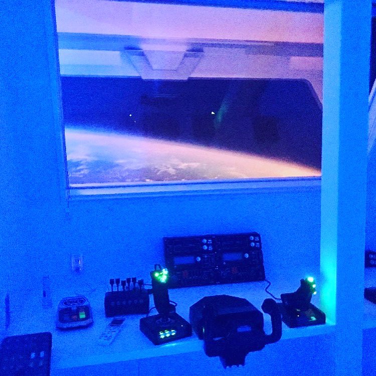 GHDiscoveryShip's tweet photo. 子供の笑顔は地球の宝物

子供のオアシス！
大きな隠れ部屋！？
ボタンを押そう！
宇宙船の操縦席！
宝探し！

我を忘れる宿
豪華客船と宇宙船の宿
DISCOVERY SHIP 🚀

#DISCOVERYSHIP
#ディズニーランド
#スターウォーズ
#グループ旅行
#子連れ旅行
#豪華客船
#宝探し
#宇宙船
#ホテル
#京都
#SF
#宝 https://t.co/iosoRWLp8l