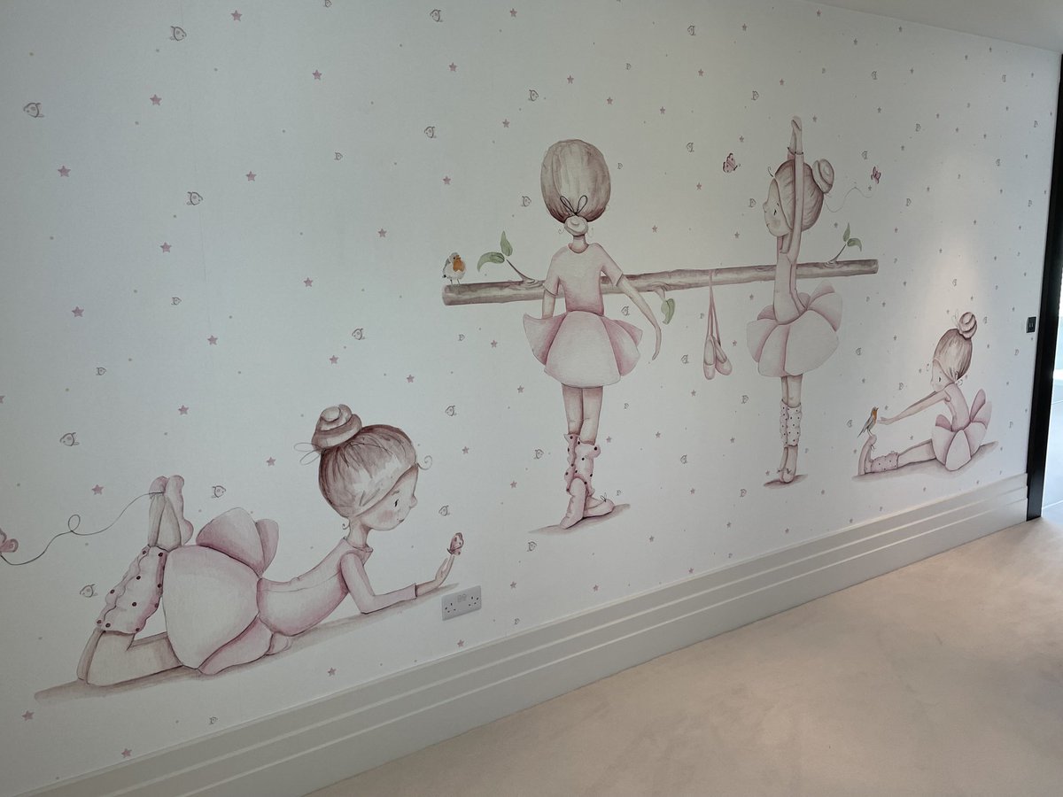 PeterMorgan152's tweet image. Beautiful hand painted mural hung yesterday awaiting baby girls arrival