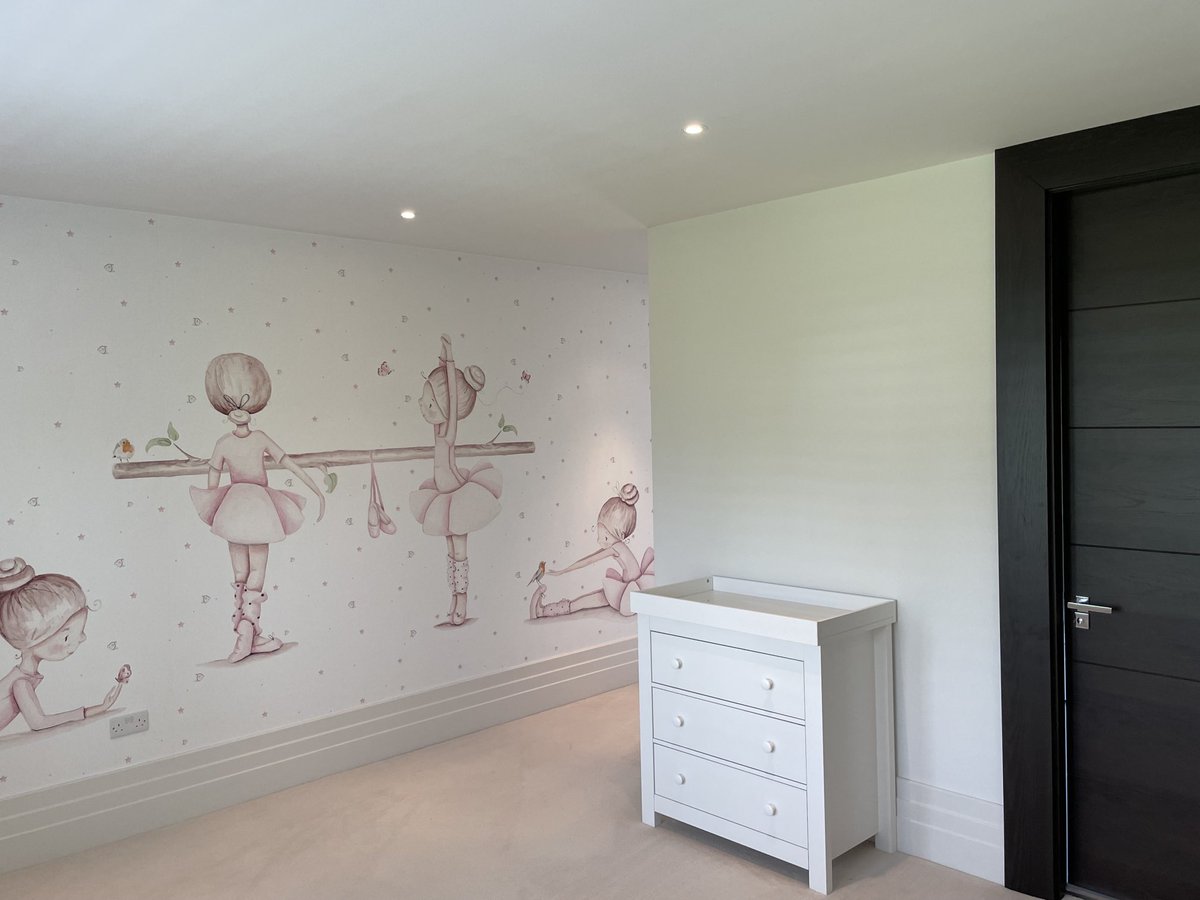 PeterMorgan152's tweet image. Beautiful hand painted mural hung yesterday awaiting baby girls arrival