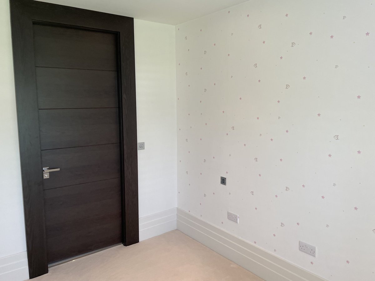 PeterMorgan152's tweet image. Beautiful hand painted mural hung yesterday awaiting baby girls arrival