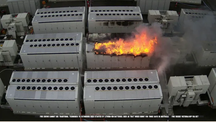 Circulor1's tweet photo. Lithium-ion batteries can catch fire after a process called “thermal runaway”, which results when a battery is overcharged or crushed. Heat as well as a mixture of gases are produced, forming a vapour cloud that can ignite.
#Netzero #Battery_Technology @FT https://t.co/Cwp7pF0w3P