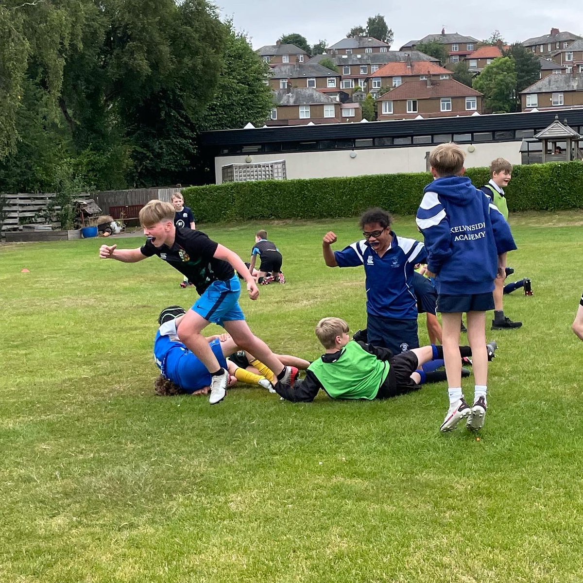 OnsidePerform's tweet photo. ๐จ ๐ธ Action shots ๐ธ ๐จ
Some little snippets of the fun we had on Day #2. Head over to our FB to see some more pictures!!
#GetOnside #OnsideRugbyPerformance #ScottishRugby #Glasgow #SportsCamp #RugbyCamp #RugbyWorld #rugbyfamily https://t.co/4ZlJN0jEGL