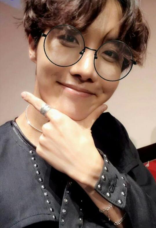LeslieS57665434's tweet photo. #teamamoshobi
#solecitosiguebrillando
Eres lo mejor que pudo pasar a las Armys te amamos 🥺❤ https://t.co/GxKnbqAUIC