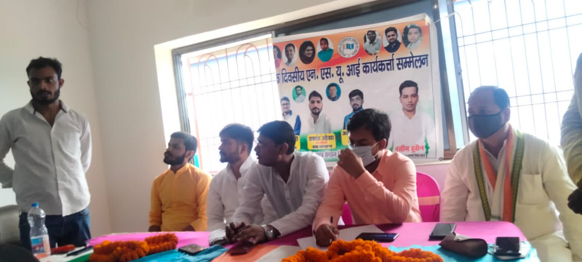 NSUIJharkhand's tweet photo. देवघर एनएसयूआई के द्वारा छात्र सम्मेलन का आयोजन किया गया। जिसमें मुख्य रुप से प्रदेश अध्यक्ष @AmirHashmi_INC जी, राष्ट्रीय संयोजक @PRASHANT_NSUI व @AshutoshNSUI, प्रदेश महासचिव @PratapShekhar01, का. जिलाध्यक्ष नसीम हुसैन एवं अन्य साथी एवं छात्र मौजूद थें। https://t.co/W7i0NFs6fe