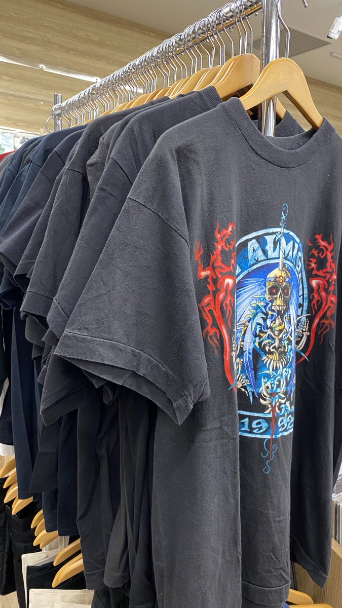 diskunion_SUC's tweet photo. ��THE ALMIGHTY、Motorhead、RAVEN、SatanのバンドTシャツが入荷しました‼️
Ｔシャツコーナーにどどーーーーーんと40着以上出ています✨✨
ご来店の際はお見逃しなく😆
#THEALMIGHTY #MOTORHEAD #RAVEN #Satan  #METAL #メタル #古着好きな人と繋がりたい #バンドTシャツ #diskunionMETAL https://t.co/iA72cdHfhH