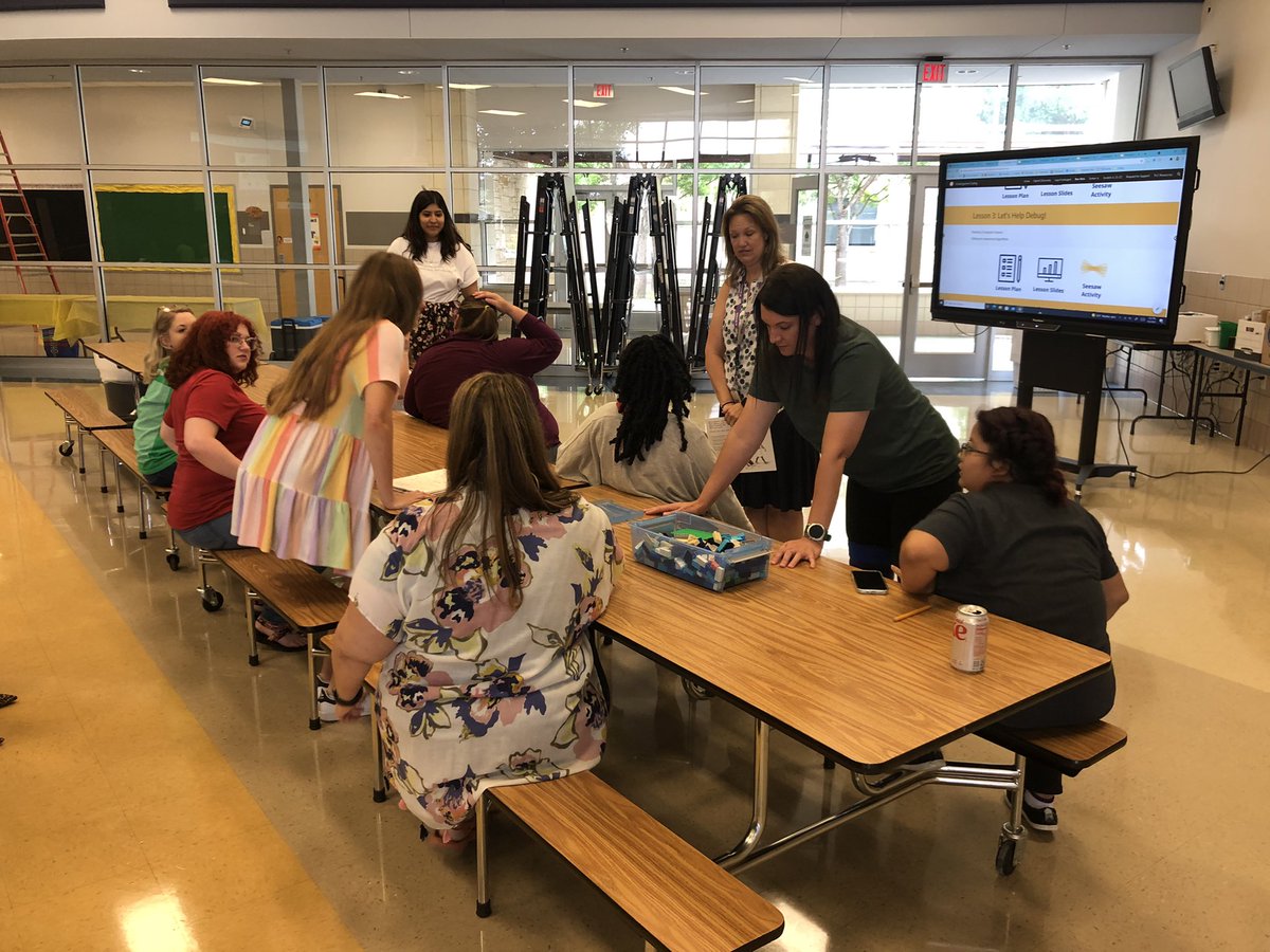 Lori DeLay tweet media