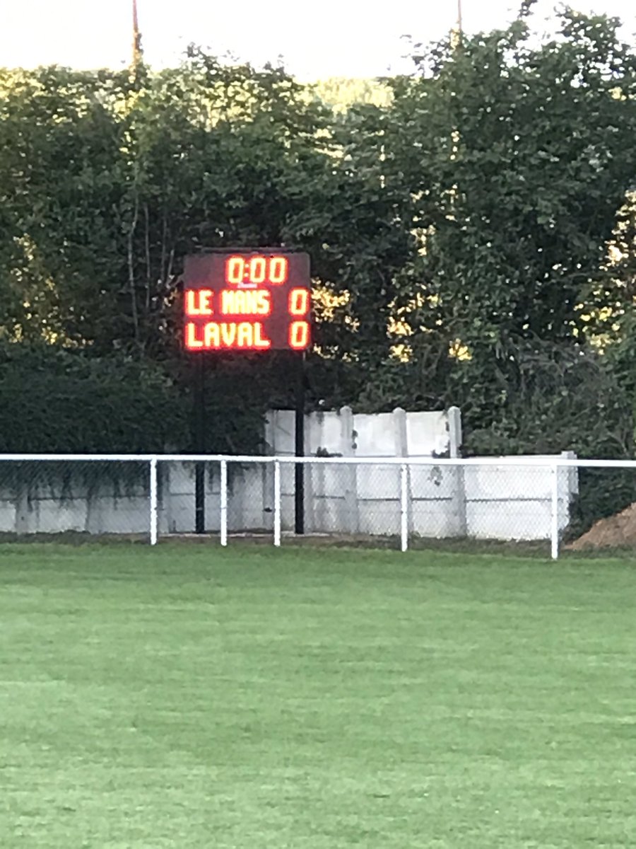 EcommoyFC's tweet photo. J-3 : tout est prêt pour accueillir @LEMANSFC et @stadelavallois ce samedi à 16h30 pour un match de préparation. Venez nombreuses et nombreux (entrée soumise au pass sanitaire) https://t.co/UKQfjuP06j
