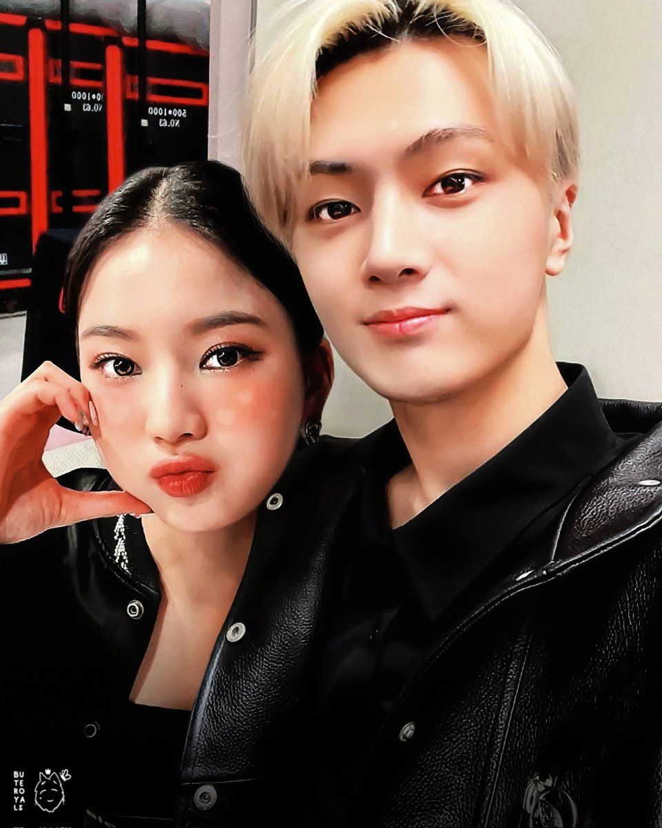 salmonxuxii's tweet photo. #WONBUSA the most famous college couple. ini yang tiap hari di kampus pasti atributnya ada aja yang samaan. entah baju, jaket, sepatu, tas, celana, atau topi. hari ini jaketnya samaan! <3 https://t.co/DnONJbj2Lv