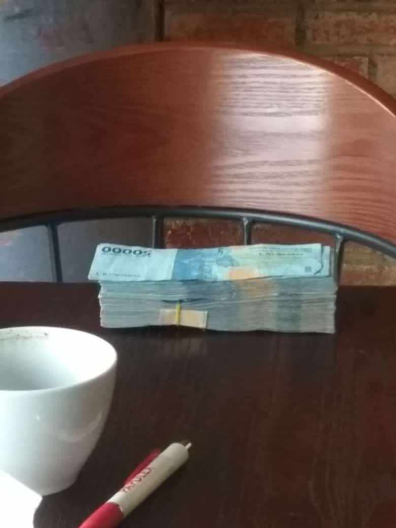 adam83892956's tweet photo. cukup kali ya buant ngeboking tante mah.. https://t.co/iEq850bKI7