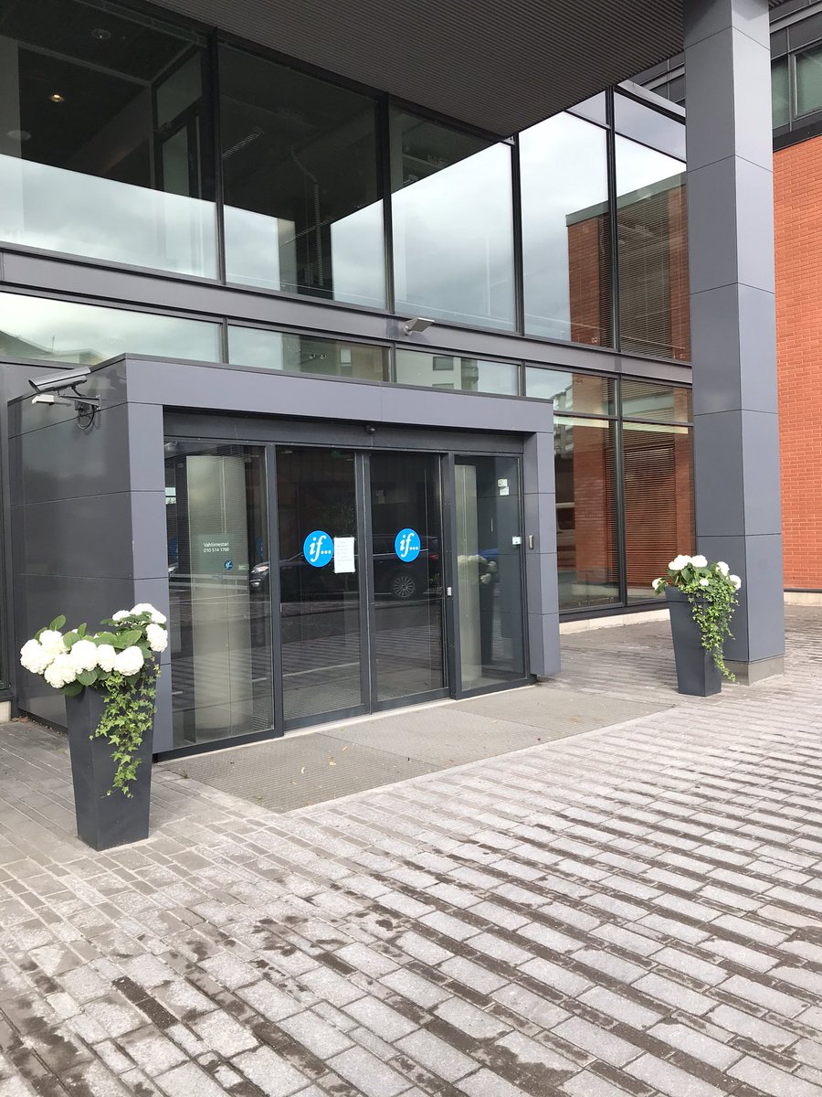 Ensimmäinen päivä uudessa työssä @IfVakuutus alkaa, olo on kuin ekaluokkalaisella! Ja voin kertoa, että äitiyslomalta palaava työntekijä on ehkä vielä innokkaampi kuin ekaluokkalainen 🤗 #ifissätöissä