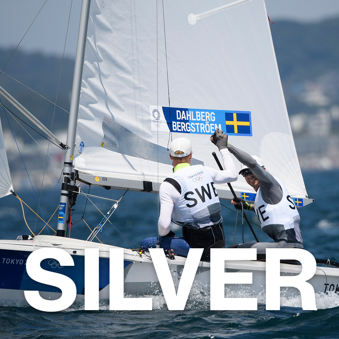 SWEOlympic's tweet photo. OS-silver till Anton Dahlberg och Fredrik Bergström i herrarnas 470! Vilka seglare vi har!!!
#sweolympic #tillsammans #tokyo2020 #swesailingteam https://t.co/apPHoQ6piw