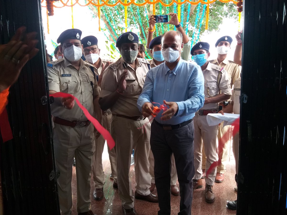 IprdPalamu's tweet photo. पांकी के पिपराटांड़ में खुला थाना। आयुक्त @DrJatashankarC1 एवं @DIGPalamau आरके लकड़ा, #SPPalamu व अन्य ने किया उद्घाटन। 
@HemantSorenJMM
@JharkhandCMO
@prdjharkhand
@MithileshJMM
#Chiefsecretaryofjharkhand 
@dgpjh
@DC_Palamu
@policepalamau
@RanchiPIB
@FobDaltonganj https://t.co/GBPgSxGAc1