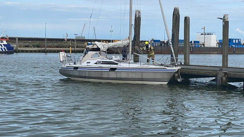 112: Brandje op zeilboot Den Oever