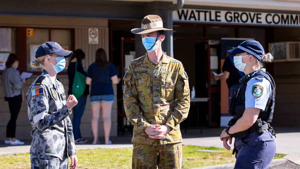 AustralianArmy's tweet photo. At the request of the NSW Government, #YourADF has provided 300 #AusArmy and @Australian_Navy personnel #OpCOVID19Assist. Personnel are assisting @nswpolice with welfare and compliance checks, and delivering food parcels. https://t.co/img2VnAlj3
#GoodSoldering https://t.co/rgUofsgF9Y