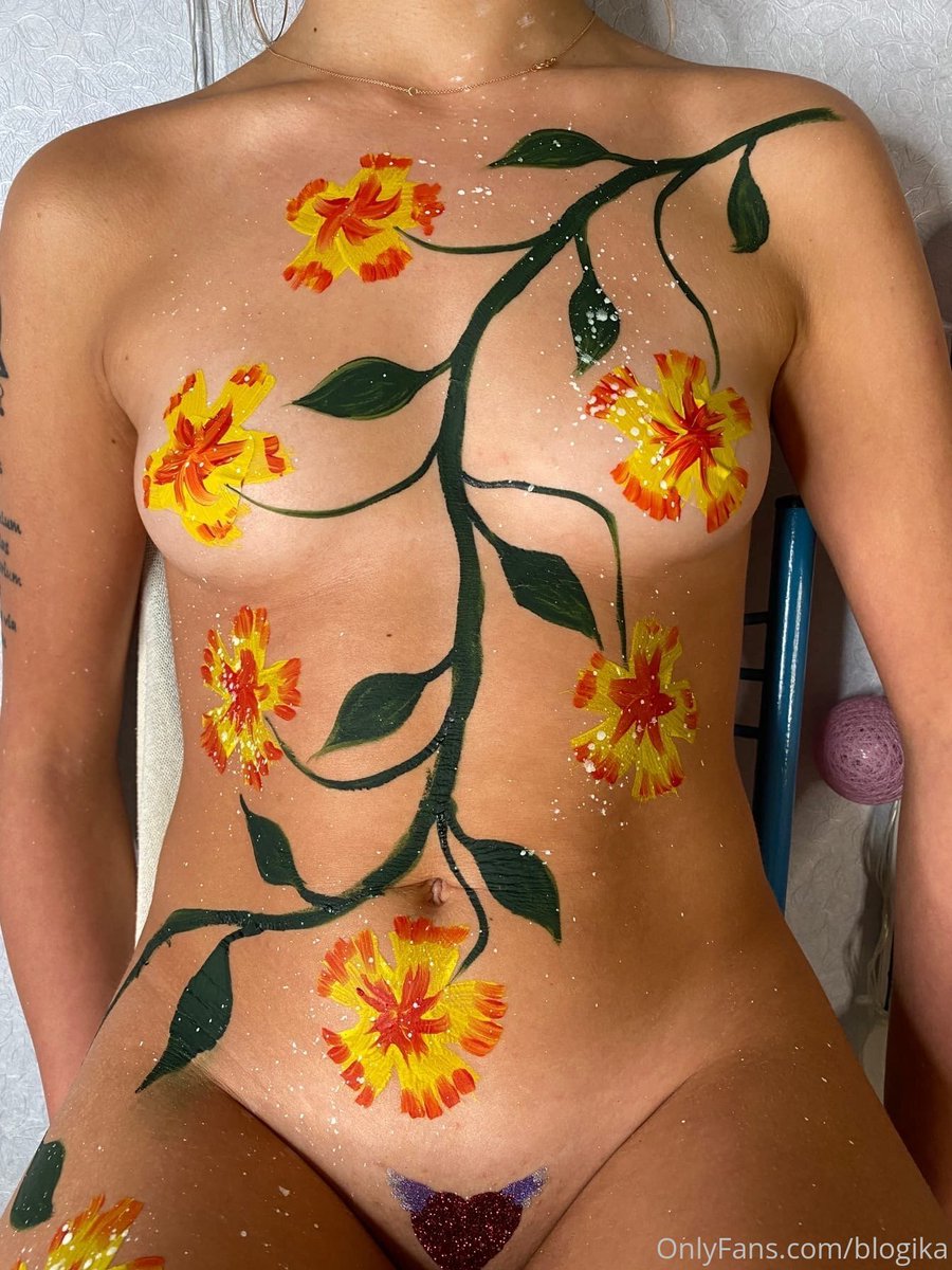 BlogikaVR's tweet photo. Well, all friends, I posted all the content about body art.
Which one do you like more?
Write in the comments.
Front or back?
#нюдсочетверг #нюдесочетверг  #nude #onlyfans #usa #tattoo https://t.co/Twm4PaPJsf