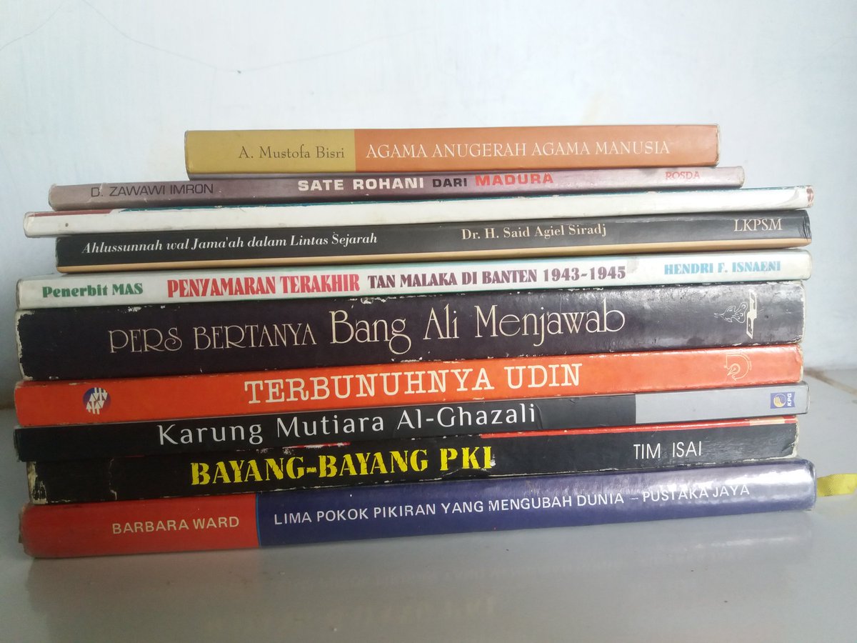 EfekRumahBuku's tweet photo. Buku murah level IV📚, harga 25k-45k.
 Bantu sebarkan ya pren, nuhun 🙏 https://t.co/lNglXC48MU