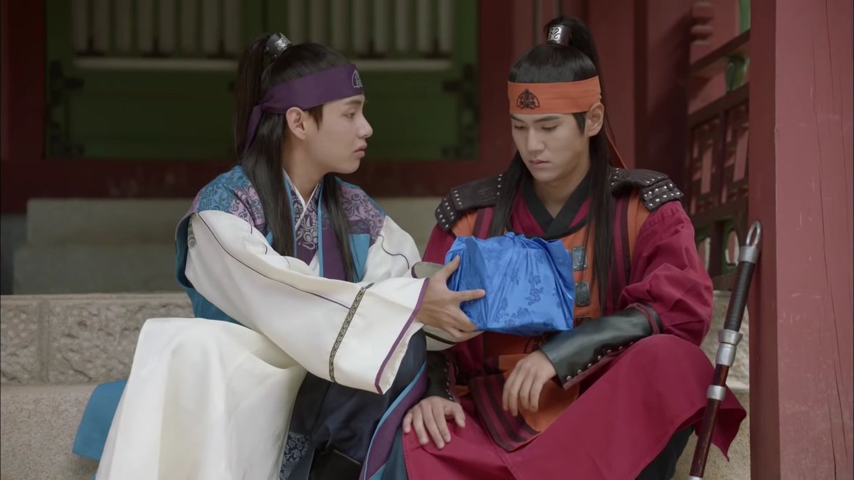 kimiemusic_'s tweet photo. I miss these two.:(

#DanSae #Hansung #Hwarang #Brothers #TAEHYUNG #BTS #김현순 #김태형 #화랑 https://t.co/Y1sdWP3ryW