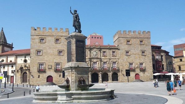 Hoy recordamos nuestro paso por #Gijón; una ciudad que mezcla un rico patrimonio artístico, una gastronomía envidiable, unos paisajes que quitan el hipo y gente tremendamente hospitalaria krrteando.com/que-ver-en-gij… #Xixon #Asturias #asturiasparaisonatural