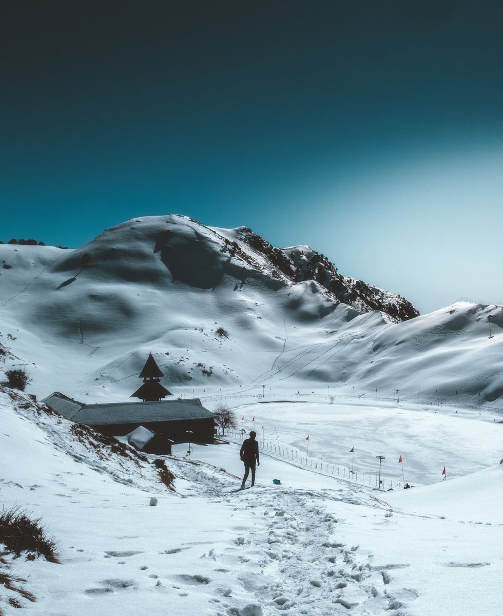 aryanux's tweet photo. Super excited to announce my first NFT drop on @withFND 🌐

🌨️ Pouring Light 🌨️

https://t.co/lWeVUQUbc0

#NFTCommunity #NFT #NFTs #nftart #NFTdrop #NFTartwork #nftcollector #FNDinvites #FND https://t.co/Un2RxbdKPA